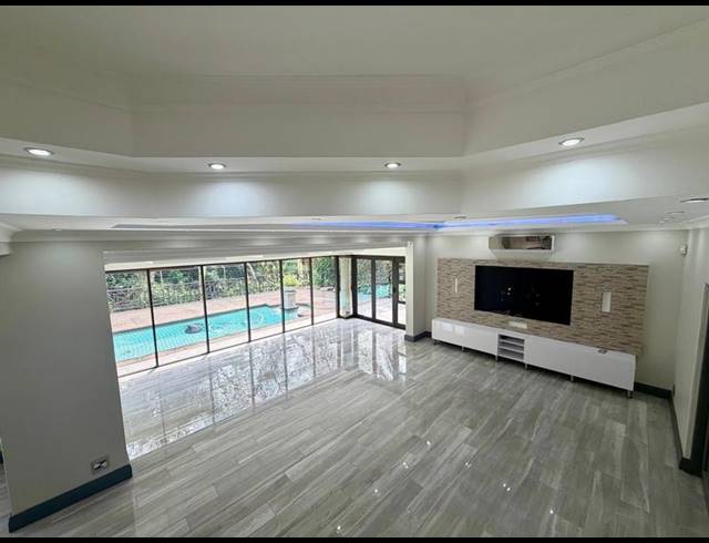 4 BEDROOM TOWNHOUSE FOR SALE IN LA LUCIA